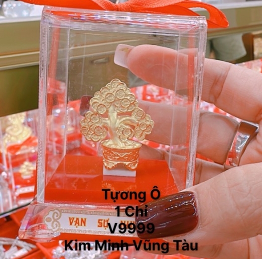 Tượng 18